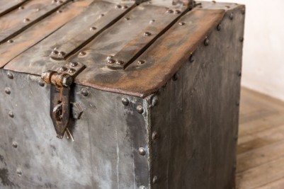 lockable metal trunk